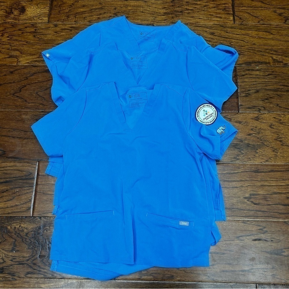 Figs scrubs top‎ bundle